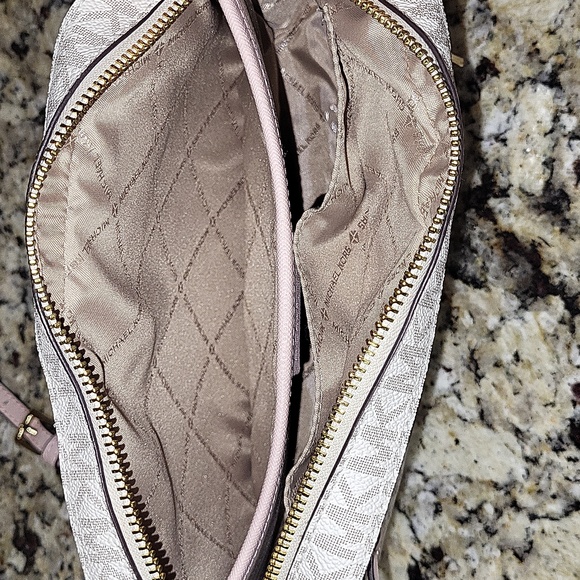 Michael Kors Jet Set Logo Crossbody - Picture 11 of 13